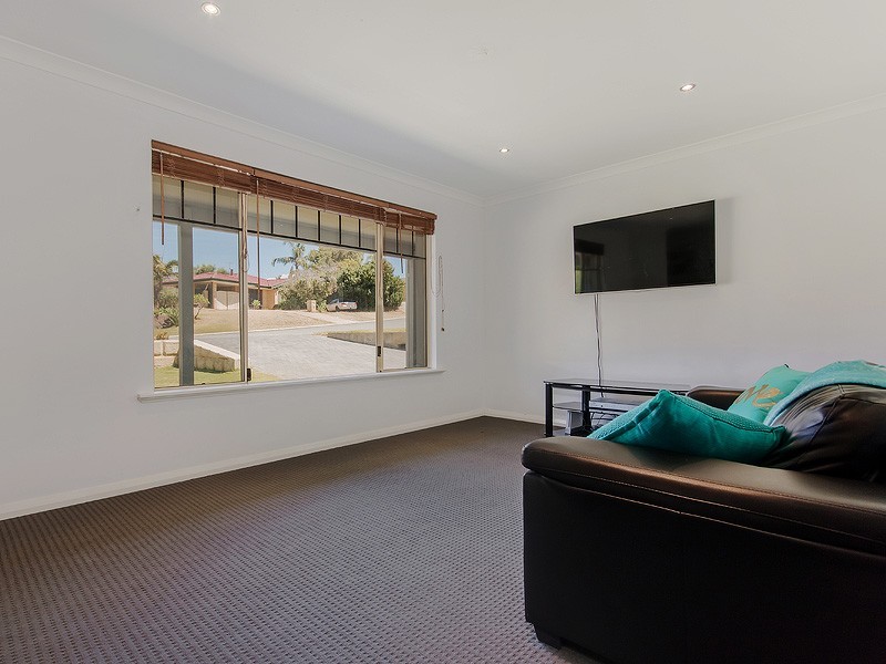 4 Tarata Close, Halls Head WA 6210