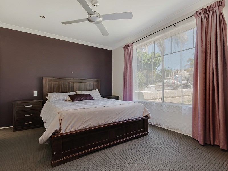 4 Tarata Close, Halls Head WA 6210