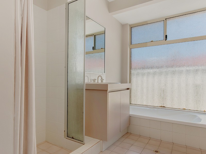 4 Tarata Close, Halls Head WA 6210