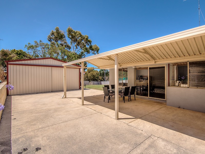 4 Tarata Close, Halls Head WA 6210