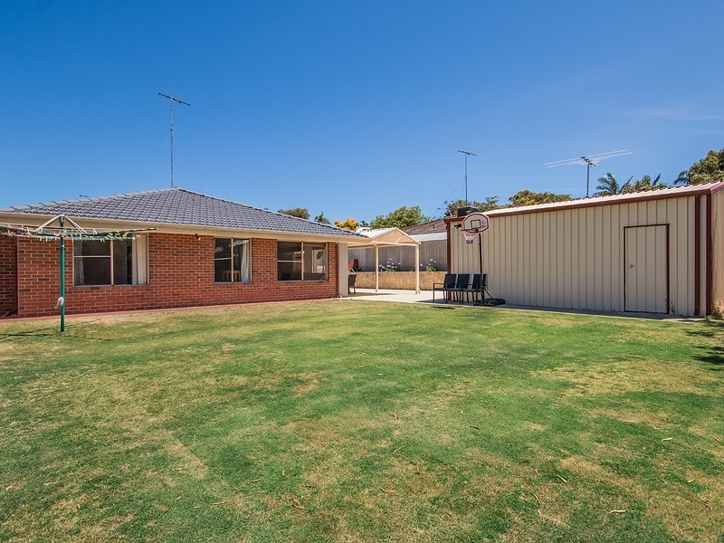 4 Tarata Close, Halls Head WA 6210