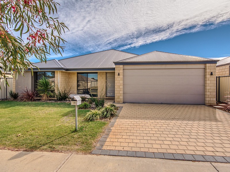 19 Newbridge Street, Meadow Springs WA 6210