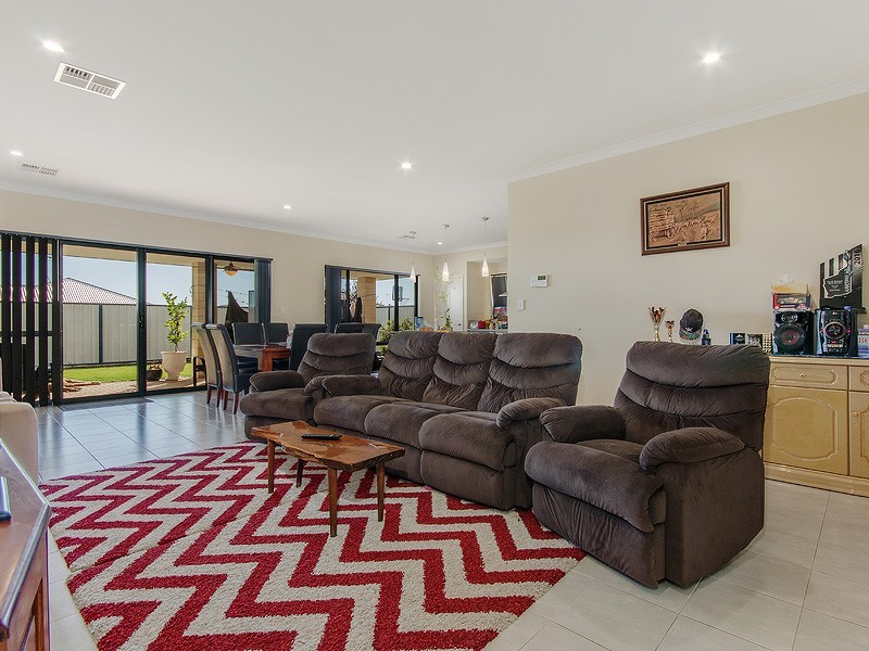 19 Newbridge Street, Meadow Springs WA 6210