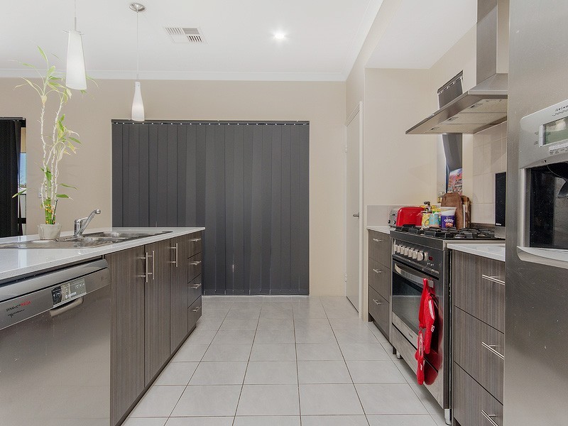 19 Newbridge Street, Meadow Springs WA 6210