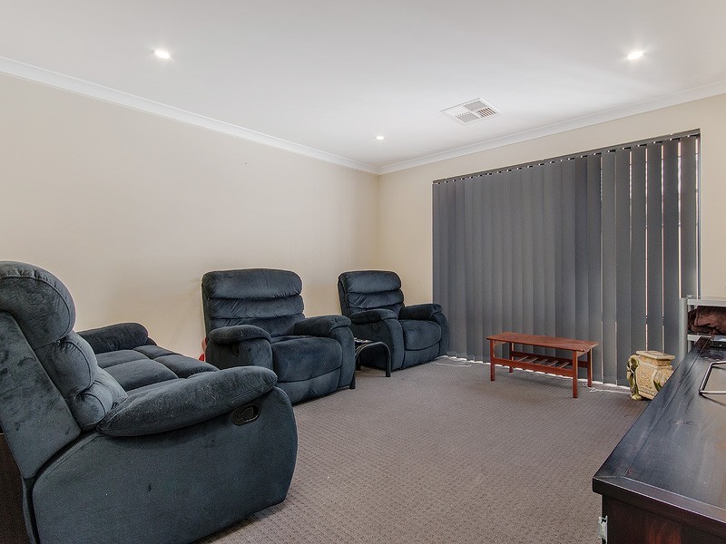 19 Newbridge Street, Meadow Springs WA 6210