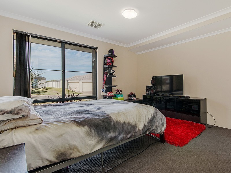 19 Newbridge Street, Meadow Springs WA 6210