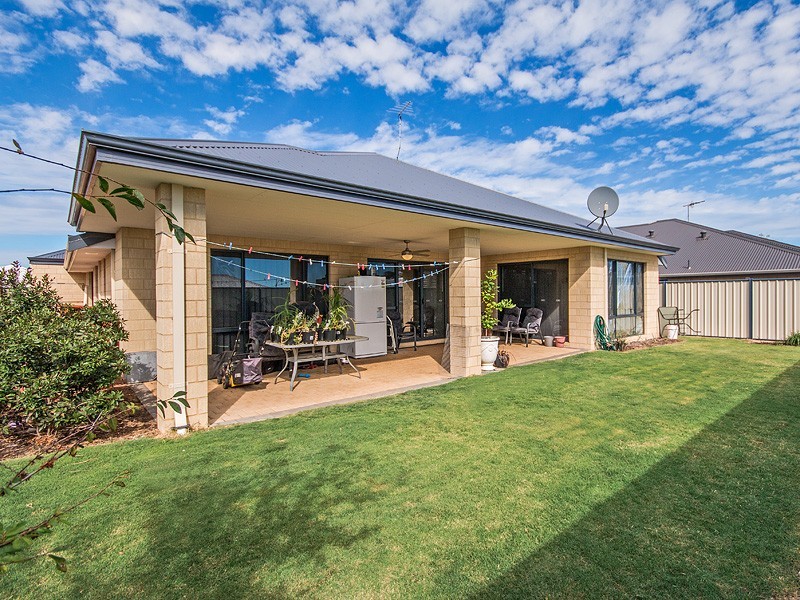 19 Newbridge Street, Meadow Springs WA 6210