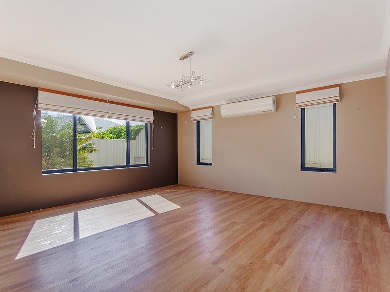 10 Lord Hobart Drive, Madora Bay WA 6210