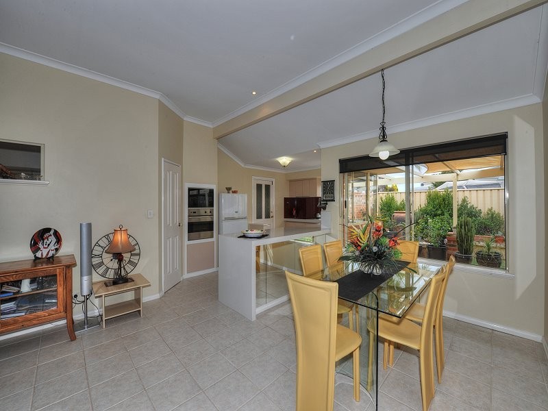 9 Coastal Retreat, Wannanup WA 6210