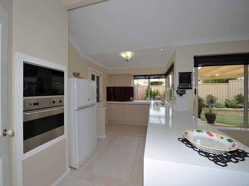 9 Coastal Retreat, Wannanup WA 6210