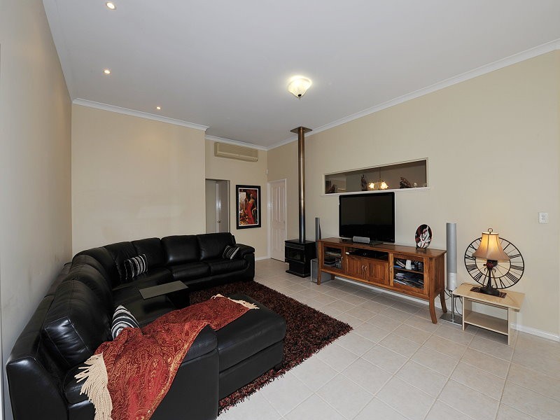 9 Coastal Retreat, Wannanup WA 6210