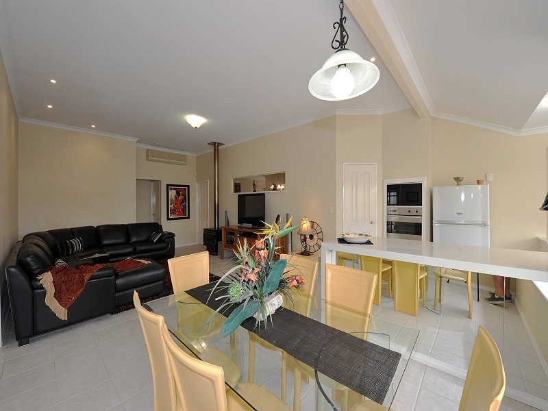 9 Coastal Retreat, Wannanup WA 6210