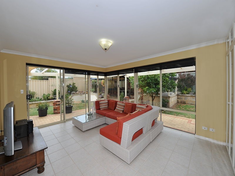 9 Coastal Retreat, Wannanup WA 6210