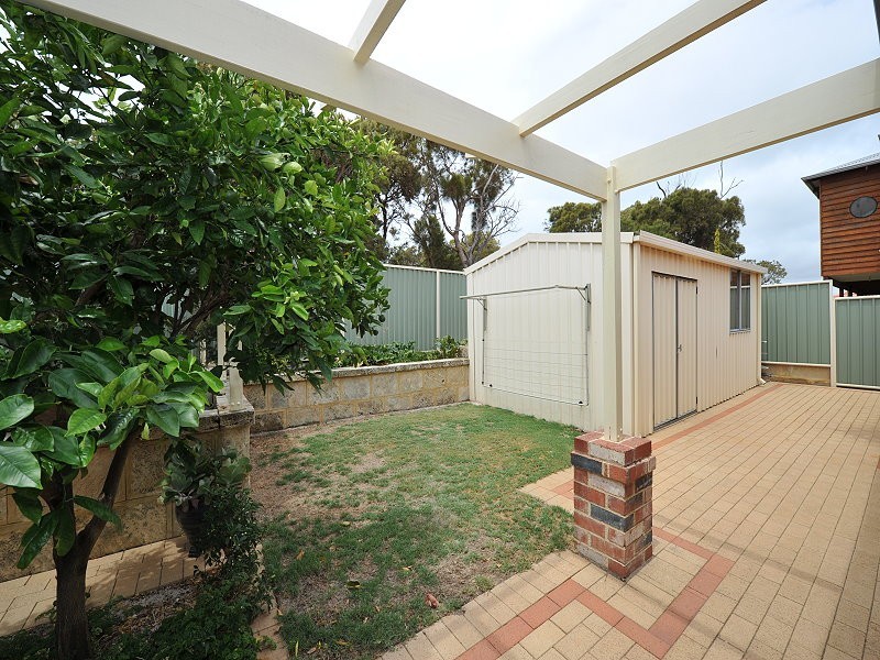 9 Coastal Retreat, Wannanup WA 6210