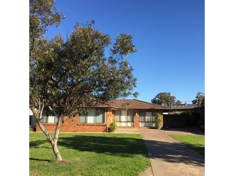 6 School Street, Griffith NSW 2680