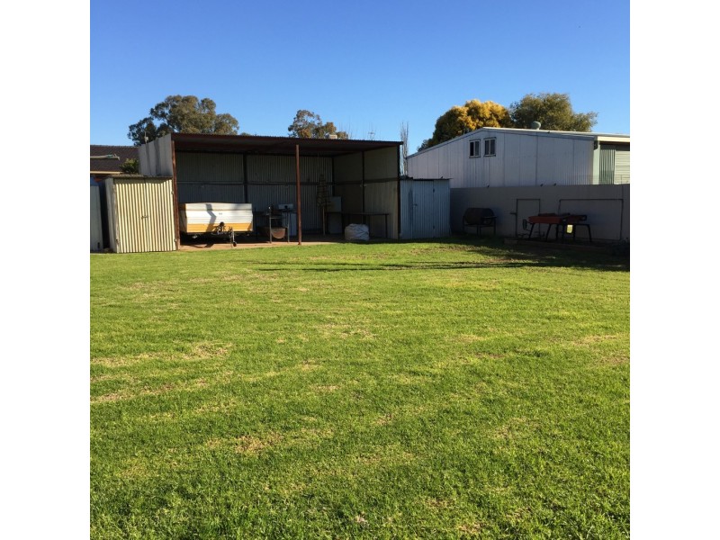 6 School Street, Griffith NSW 2680