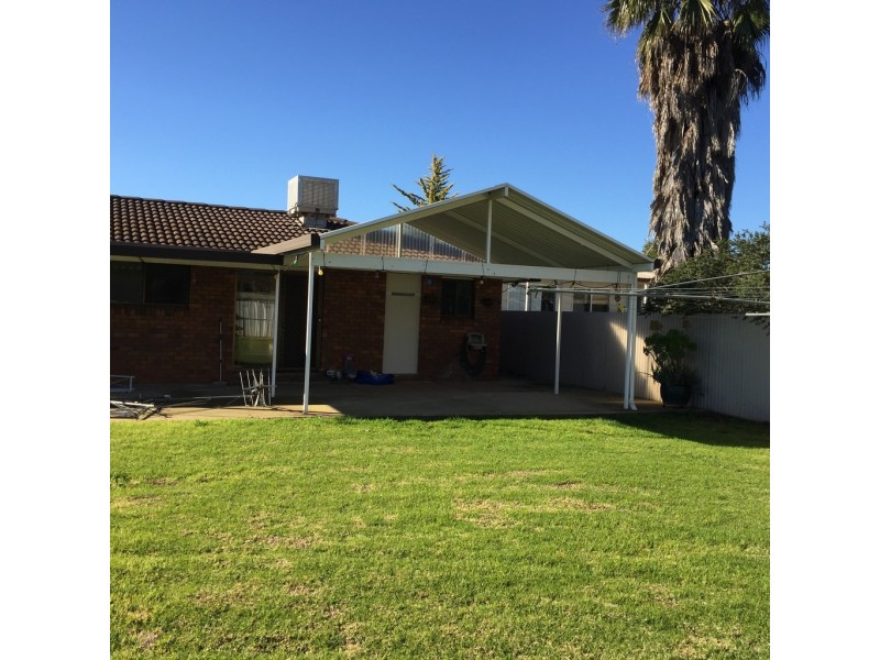 6 School Street, Griffith NSW 2680