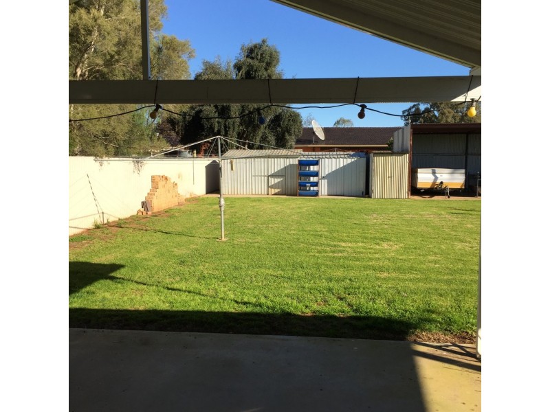 6 School Street, Griffith NSW 2680