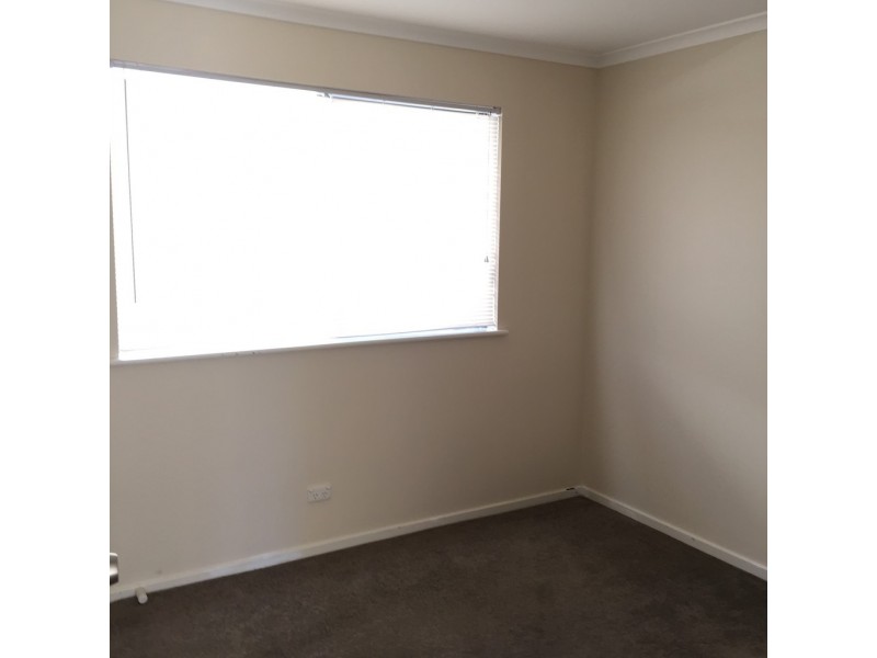 6 School Street, Griffith NSW 2680