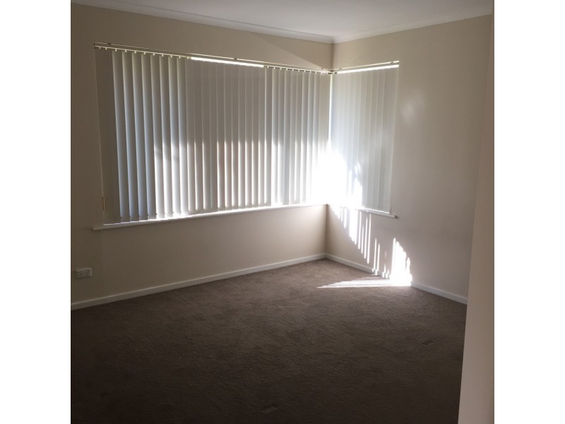 6 School Street, Griffith NSW 2680