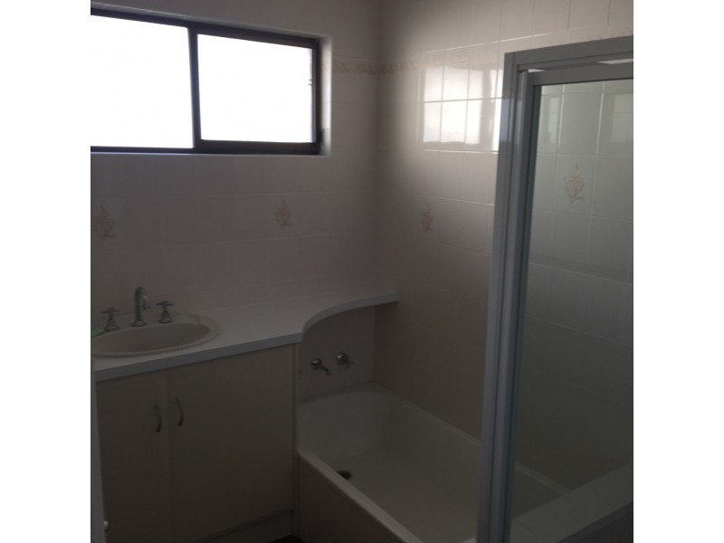 6 School Street, Griffith NSW 2680