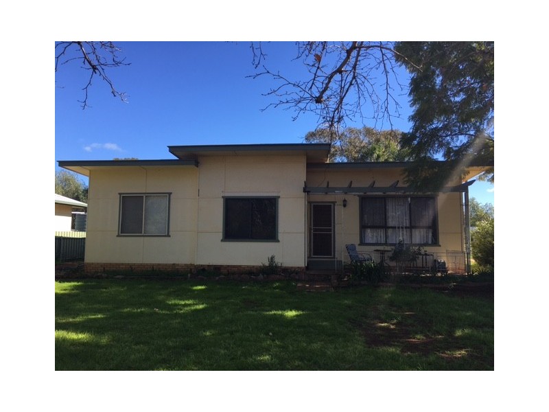24 Napier Street, Goolgowi NSW 2652