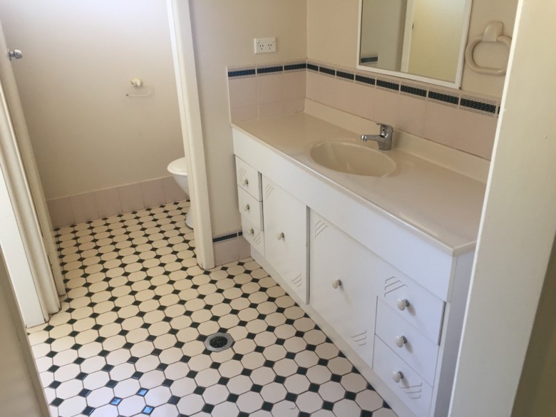 24 Napier Street, Goolgowi NSW 2652
