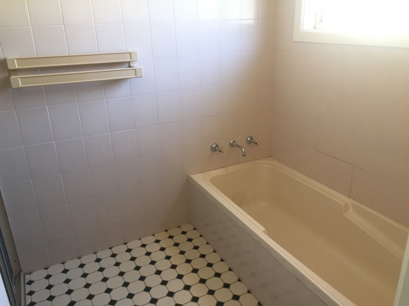 24 Napier Street, Goolgowi NSW 2652