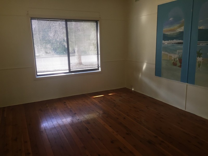 24 Napier Street, Goolgowi NSW 2652