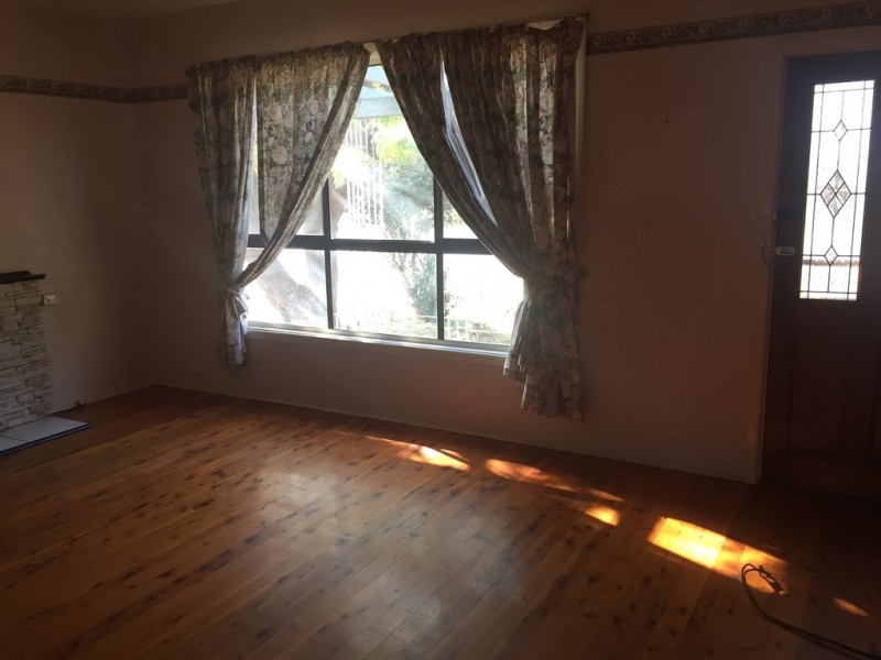 24 Napier Street, Goolgowi NSW 2652