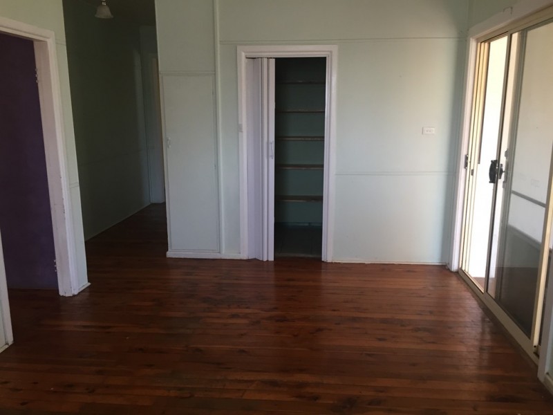 24 Napier Street, Goolgowi NSW 2652