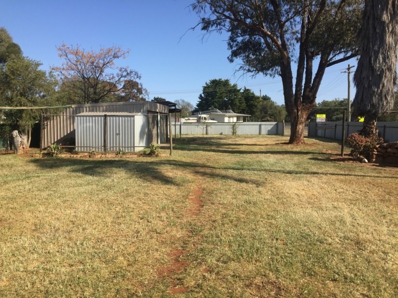 24 Napier Street, Goolgowi NSW 2652