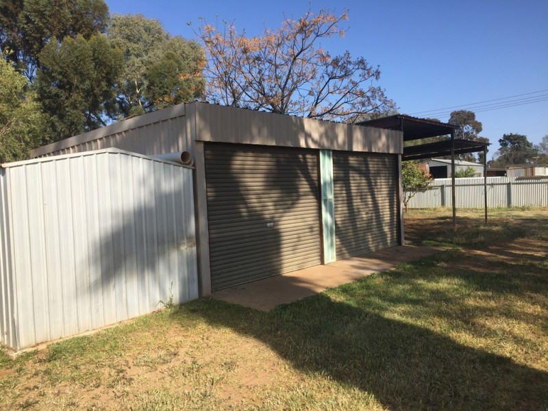 24 Napier Street, Goolgowi NSW 2652
