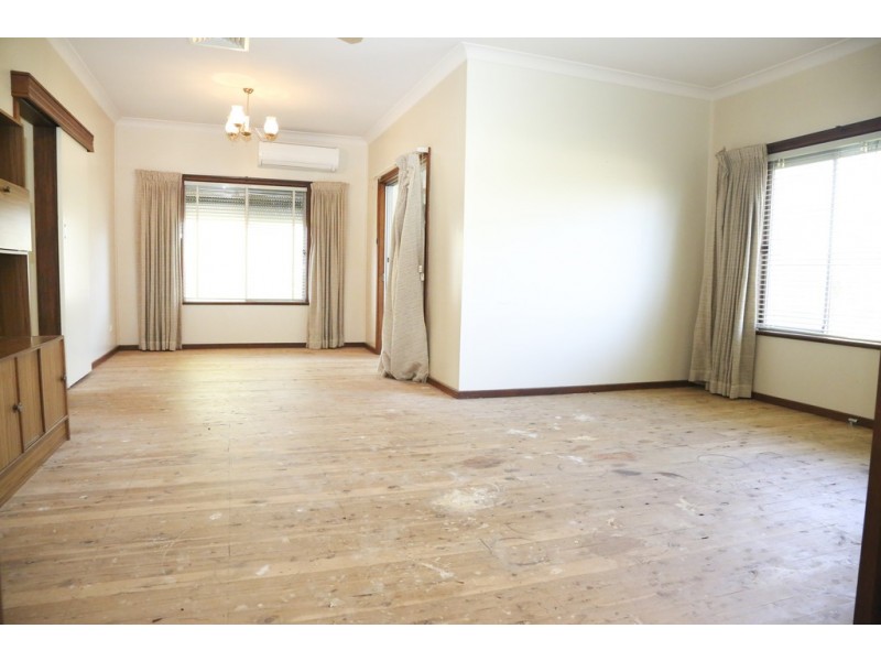 24 Marcus Street, Griffith NSW 2680