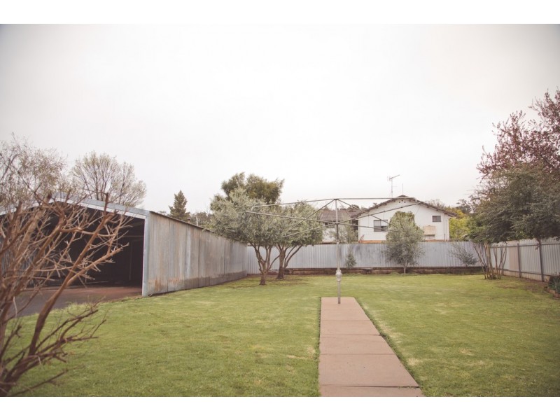 32 Langley Crescent, Griffith NSW 2680