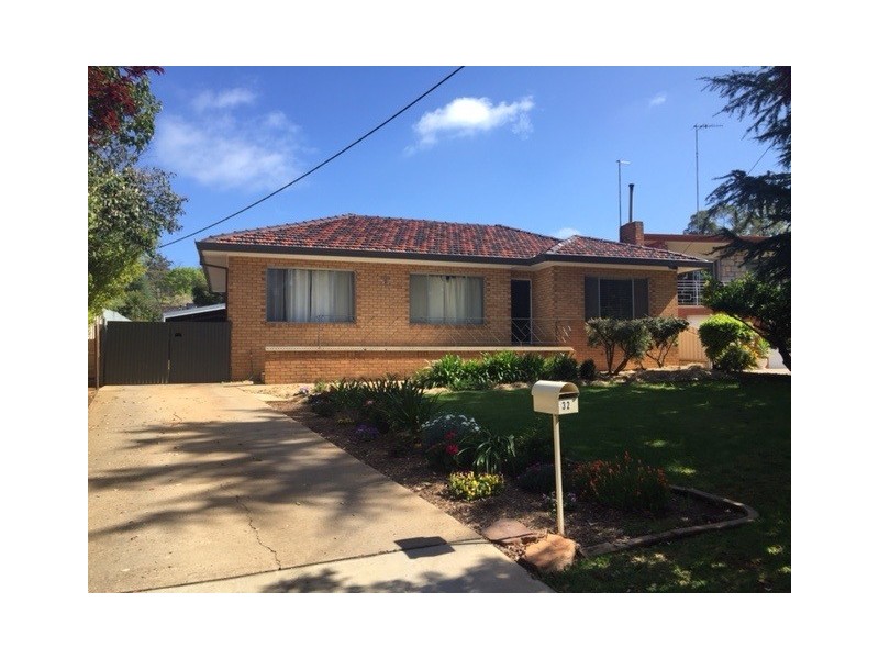 32 Langley Crescent, Griffith NSW 2680