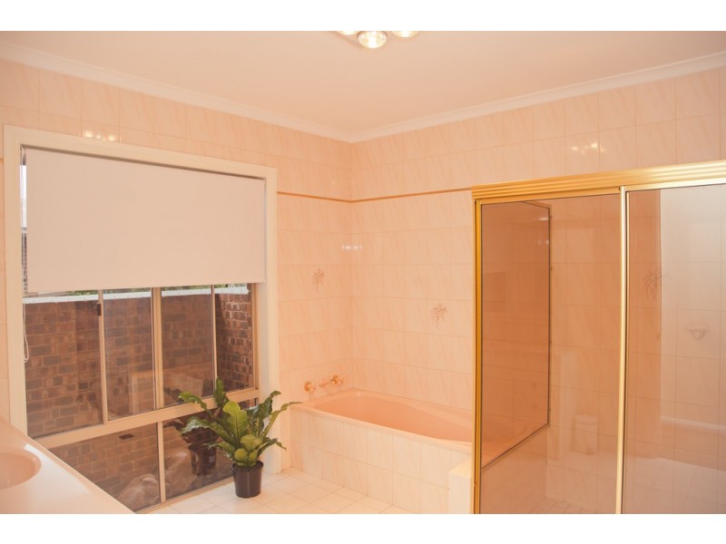 4 Halford Place, Griffith NSW 2680