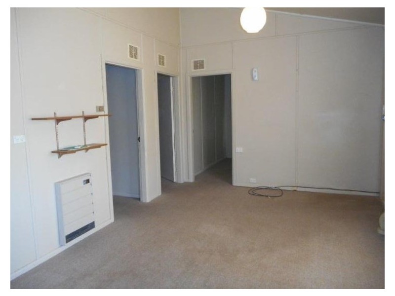 18 Florence Street, Hillston NSW 2675