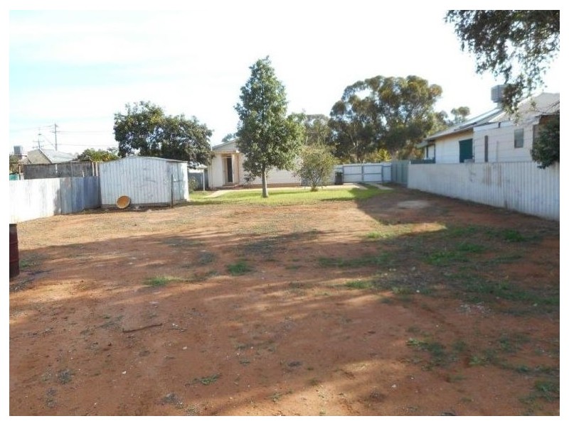 18 Florence Street, Hillston NSW 2675