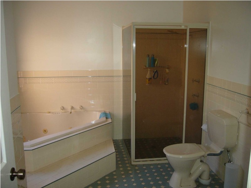 34 Robertson Street, Griffith NSW 2680