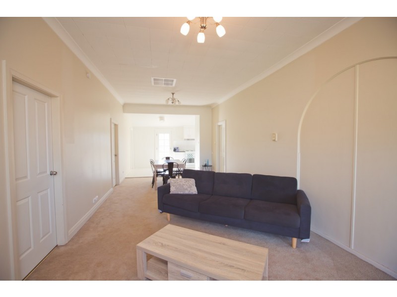 2/21 Erskine Road, Griffith NSW 2680