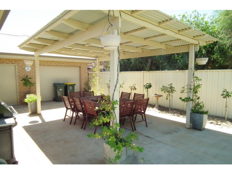 9 Simona Close, Griffith NSW 2680