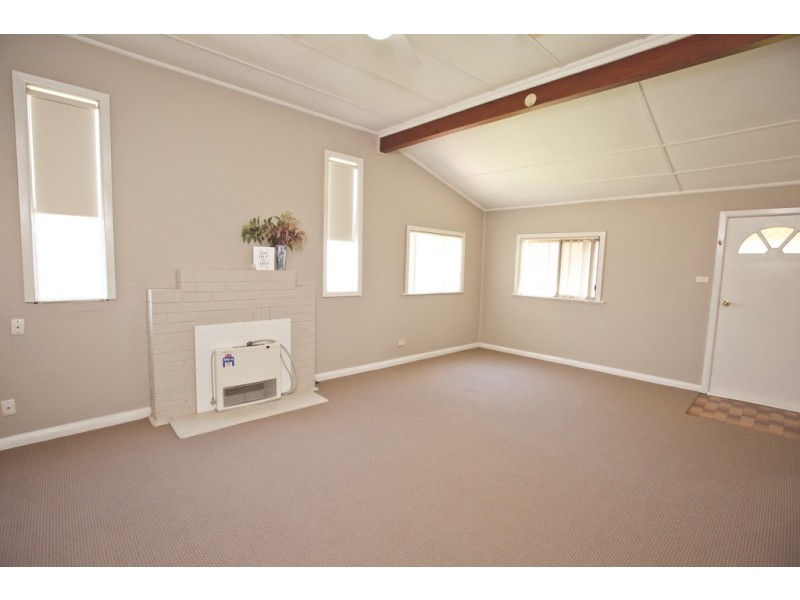 37 Merrigal Street, Griffith NSW 2680