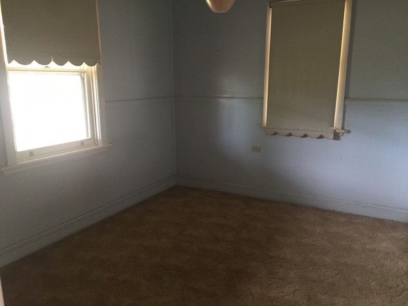 5 Florence Street, Hillston NSW 2675