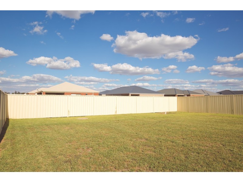 62 Madden Drive, Griffith NSW 2680