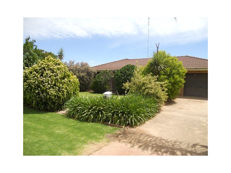 13 Chant Street, Darlington Point NSW 2706