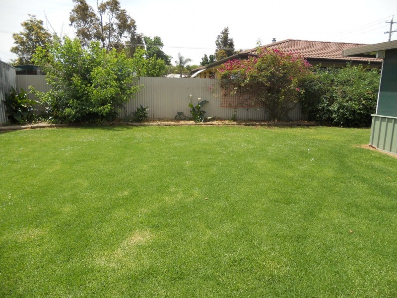 13 Chant Street, Darlington Point NSW 2706