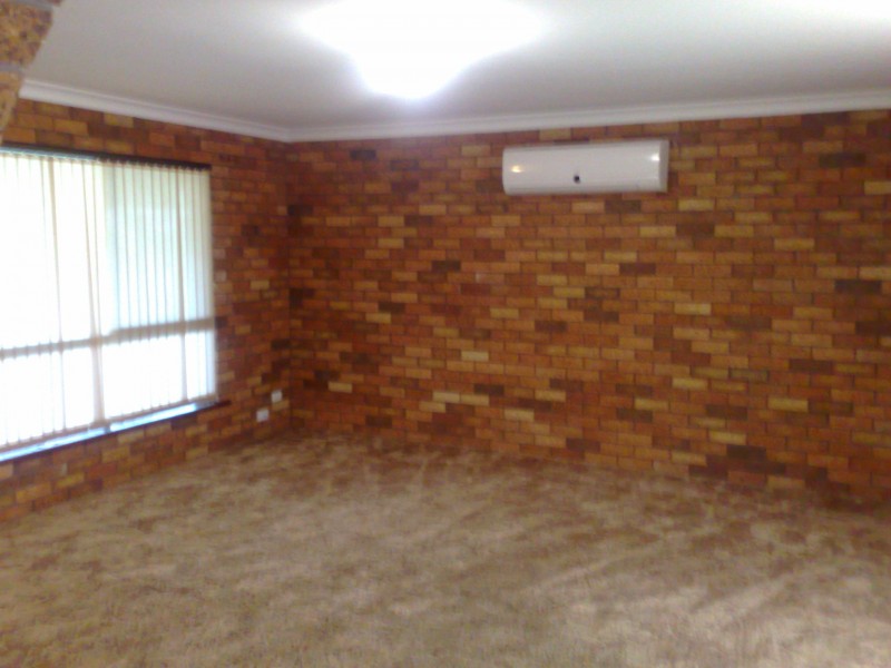 13 Chant Street, Darlington Point NSW 2706