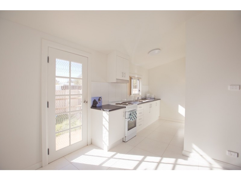 Units 1 and 2/21 Erskine Road, Griffith NSW 2680