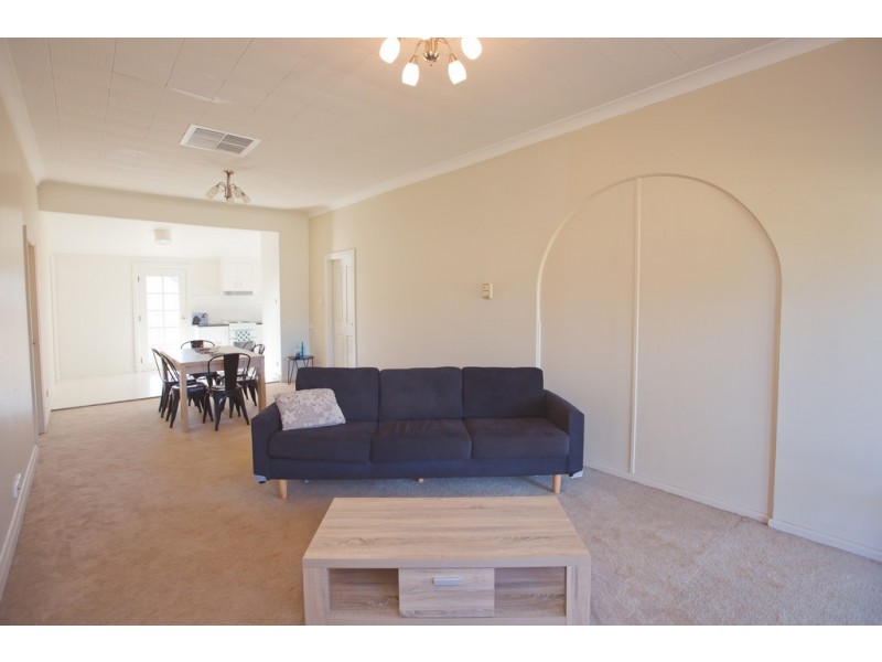 Units 1 and 2/21 Erskine Road, Griffith NSW 2680